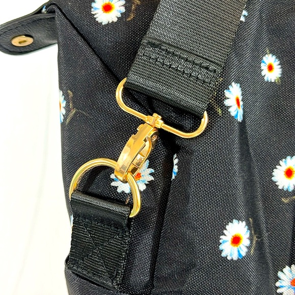 NWOT Alice & Olivia Duffel Bag in Daisy Print 🌼 - Picture 2 of 6